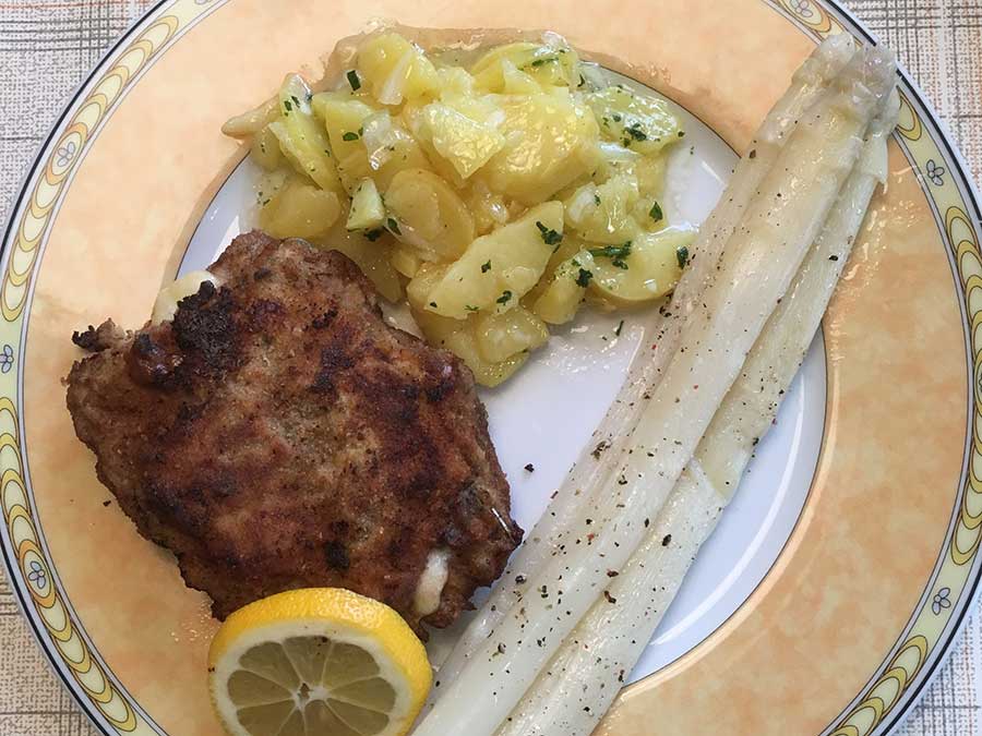 Wildschwein Cordon Bleu mit Spargel